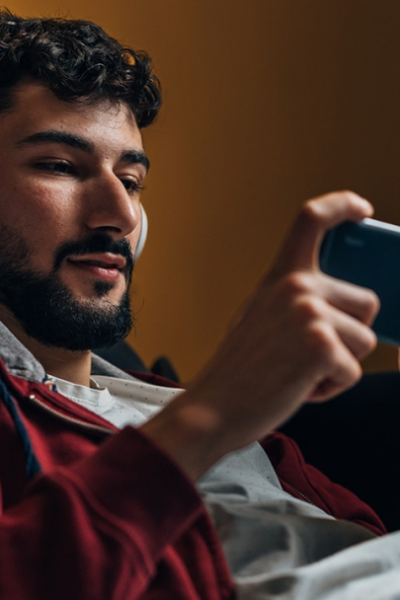 从电子邮件到视频流，海外互联网日常活动概览（2025）